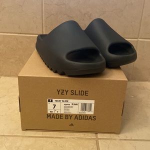 Brand New Onyx YZY Slide, won on confirmed. US 7. Will negotiate, make an offer!